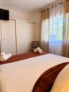 a bedroom with a large bed and a window at Villa Cerro in Albufeira