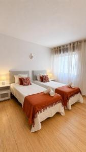 two beds in a large room with white walls at Villa Cerro in Albufeira +31 photos