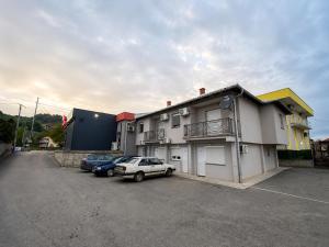 a car parked in a parking lot next to a building at Porto Apartmani in Zvornik