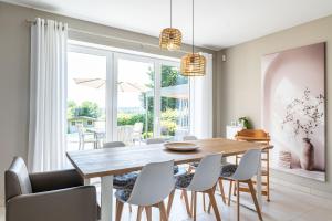 a dining room with a wooden table and chairs at Gîte d'Anpa in Ohey
