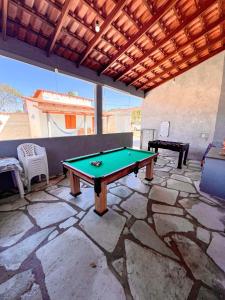 a pool table in the middle of a patio at Chácara buriti in Pirenópolis