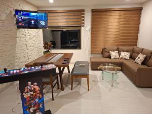 a living room with a couch and a table at Nuevos departamentos en Valle de Bravo in Valle de Bravo