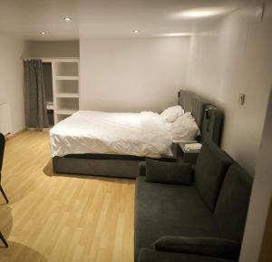 a bedroom with a bed and a couch at Suite DT4 in Blotzheim