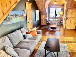 a living room with a couch and a table at Charmant appartement dans maison patrimoniale in Sherbrooke