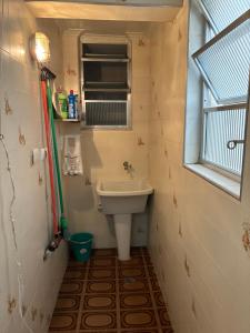 a small bathroom with a sink and a window at Apartamento Brisa Do Mar em Peruíbe in Peruíbe +16 photos