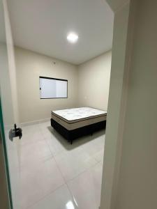 a bedroom with a bed in the corner of a room at Casa Cor in Aruanã