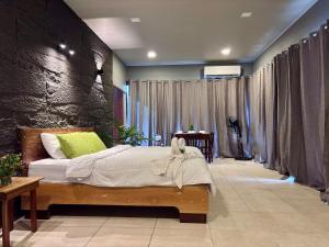 a bedroom with a bed and a stone wall at Yalala Jacuzzi in Jabillos
