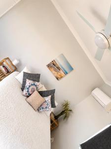 an overhead view of a bedroom with a bed and pillows at Explorers Roost in Kalbarri