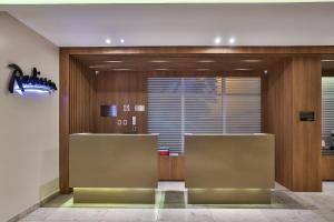 an office lobby with two desks and a window at Hotel Beira Mar Boa Viagem By Flatbpaiva in Recife +25 photos