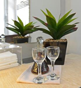 two wine glasses sitting on a tray on a table at Carters Rest Guesthouse in Kimberley