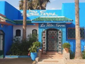 a blue building with a sign that reads little fong be at Propriété La Petite Ferme in Casablanca