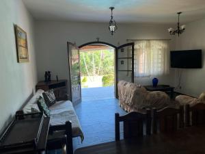 a living room with a couch and a table at Recanto Rosa Maria in Monte Sião