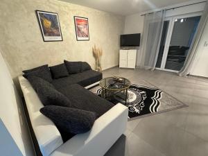 a living room with a couch and a table at Ferienwohnung Emerson 2 in Edemissen