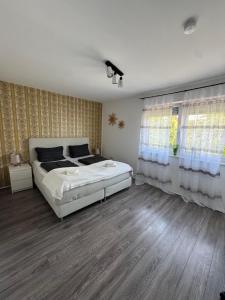 a bedroom with a large bed and a window at Ferienwohnung Emerson 2 in Edemissen