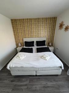 a bedroom with a large bed with two towels on it at Ferienwohnung Emerson 2 in Edemissen