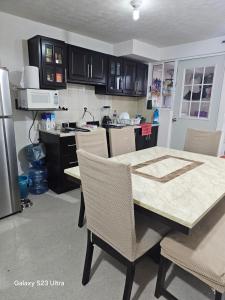a kitchen with a table and chairs in a kitchen at La comodidad a tu alcance in Bata