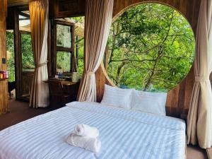 a bedroom with a large bed with towels on it at Mimoza homestay cầu đất in Xuân Trường