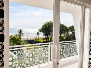 ein Zimmer mit Meerblick in der Unterkunft Chill Hotel Seminyak in Seminyak