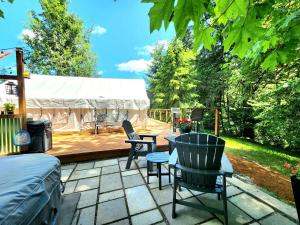 a patio with chairs and a table on a deck at Evergreen Escape in Brush Prairie