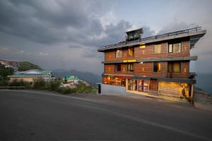 a large wooden building on the side of a road at JK Dream View Kufri in Kūfrī