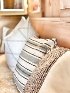 a gray and white striped tie sitting next to two pillows at Naturlodge Gadestatt in Loch