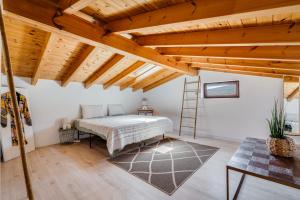 a bedroom with a bed and a wooden ceiling at OKU Country Loft in Monchique