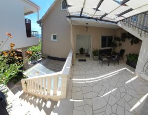 a house with a patio with a swimming pool at Luna di mare 2 Igalo in Igalo