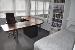 Knihovna v apartmánu