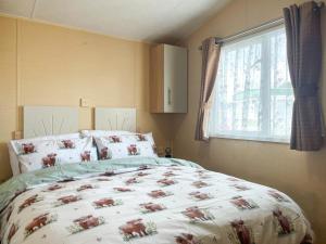 a bedroom with a bed with a blanket with animals on it at Valley View - Uk52130 in Oakmere