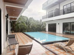 a swimming pool in the middle of a house at Baan Phu Place in Ban Suan