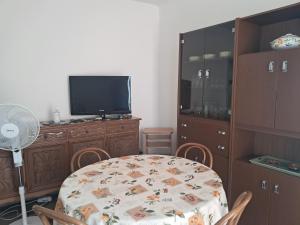 a dining room with a table and a tv at Casa MAX in Onno
