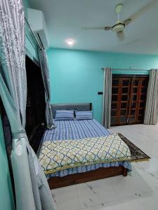 a bedroom with two beds in a room at Netra Kunj in Paliem