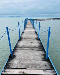 a wooden pier stretches out into the water at ARANYHÍD APARTMAN in Siófok