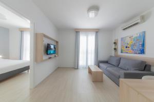 TV a/nebo společenská místnost v ubytování Bellevue Maradiso Village by Aminess + 37 fotografií