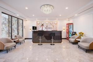 a lobby with a bar with chairs and a counter at A25 - Premium Hotel - 95 Lò Đúc in Hanoi