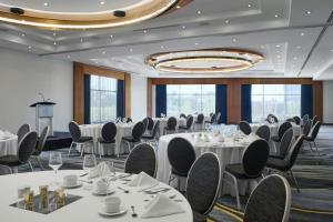 Zona de afaceri și/sau sala de conferințe de la Delta Hotels by Marriott Waterloo +26 fotografii