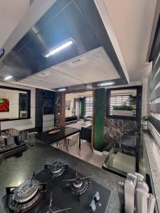 a kitchen with a stove top oven in a room at Ocean View 130m2 Santos Canal 2 in Santos