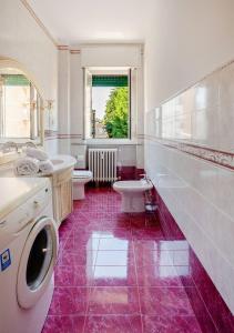 a bathroom with a toilet sink and a washing machine at Nadilla House Castellanza Humanitas Liuc in Castellanza