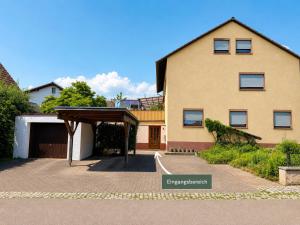 a large house with a driveway in front of it at Helle Ferienwohnung im Schwarzwald - 2 Schlafzimmer - WLAN - Holzapfel Apartments in Villingen-Schwenningen