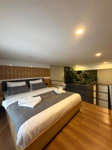 a large bedroom with a large bed in it at Çakıroğlu Villa Kent Pansiyon in Uzungöl +33 photos