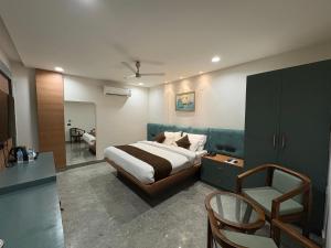 a bedroom with a bed and a chair in it at Hotel Bella Vento Luxury Stay Near CGC Landran Mohali Chandigarh in Kharar +42 photos