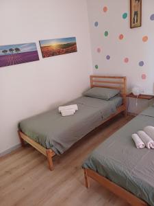 two twin beds in a room with at Villa Alma in Bari