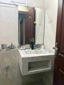 a bathroom with a sink and a large mirror at أوريانا oRIANA in Jeddah