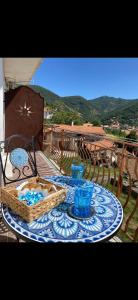 a table with a basket and glasses on a balcony at Casa Vacanze Alba in Pianillo