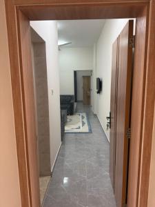 a hallway with a hallway leading into a room with a door at حياة صحلنوت in Salalah
