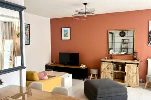 a living room with a tv and a mirror at Un,Deux,Trois...Soleil in Le Pradet