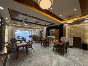 a restaurant with tables and chairs in a room at Hotel Bella Vento Luxury Stay Near CGC Landran Mohali Chandigarh in Kharar