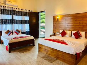 a bedroom with two beds in a room at Ceylan Breeze Beach Resort in Tangalle