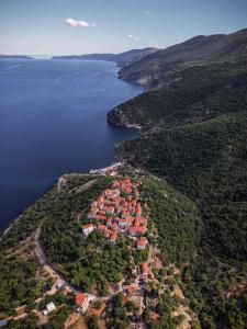 an aerial view of a island in the water at Apartman sa suncem in Beli
