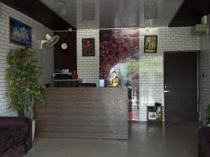 a restaurant with a mural of flowers on the wall at HOTEL The Puadh Stay in Lāndrān